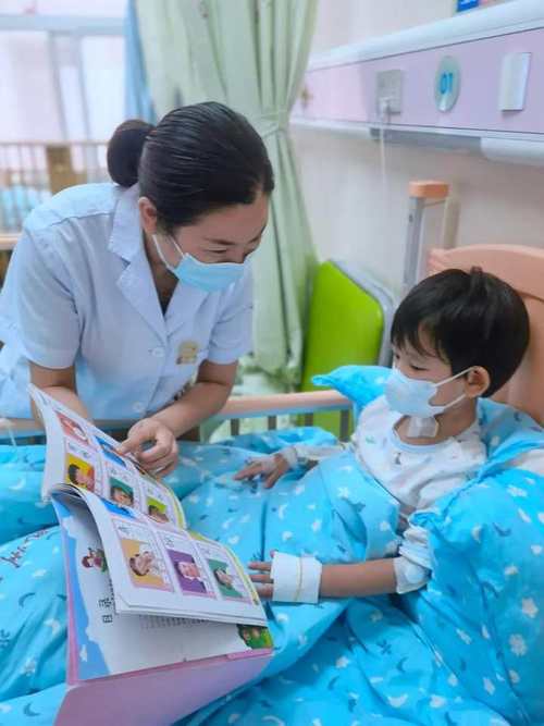 根据防疫要求住院患者限一人陪护杭州市儿童医院出现了这样一群天使